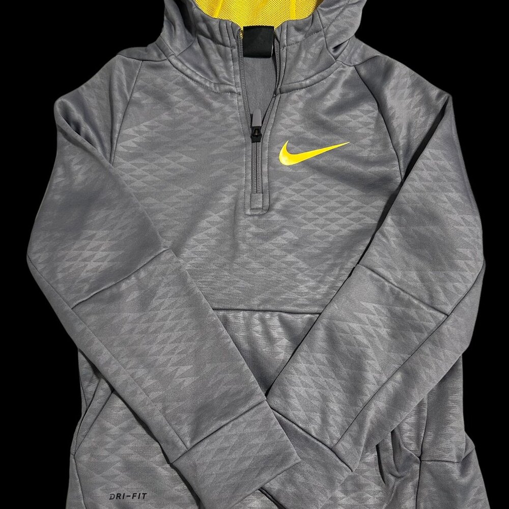 Nike Kids' Dri-fit Half Zip Hoodie with two pockets. Size Small